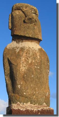 Moai an der Plaza Hotu Matua